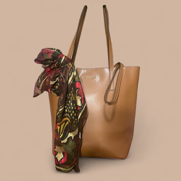 MICHAEL KORS TOTE CROSSBODY- FLAWLESS - NWOT - Picture 3 of 6